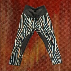 WHITE LOTUS Women’s Magic Cropped Leggings